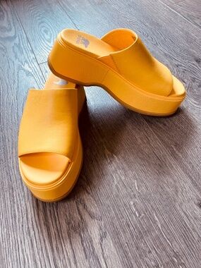 NEW Sorel Cameron Leather Platform Slide Sandals Sz 5.5